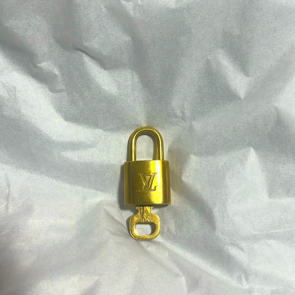 Louis Vuitton lock and key #307 🚨Host Pick🚨
